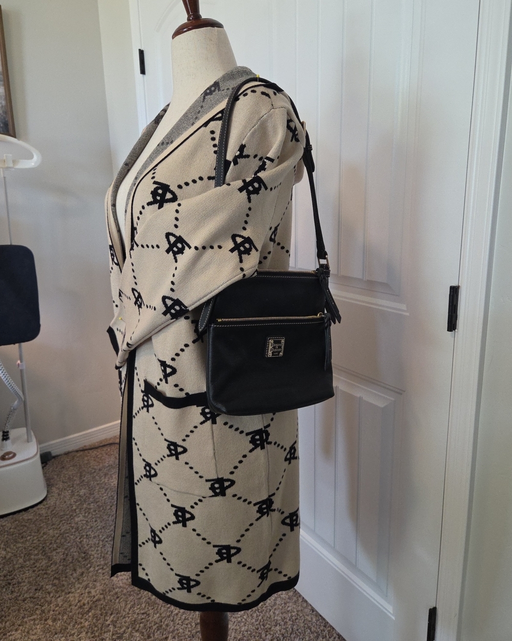 Logo SWEATER & DOONEY & BURKE PURSE